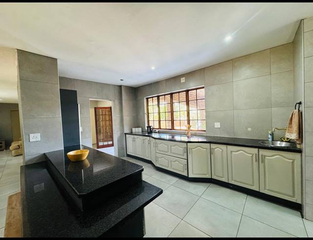 4 BEDROOM HOUSE FOR SALE IN VANDERBIJLPARK SW 5